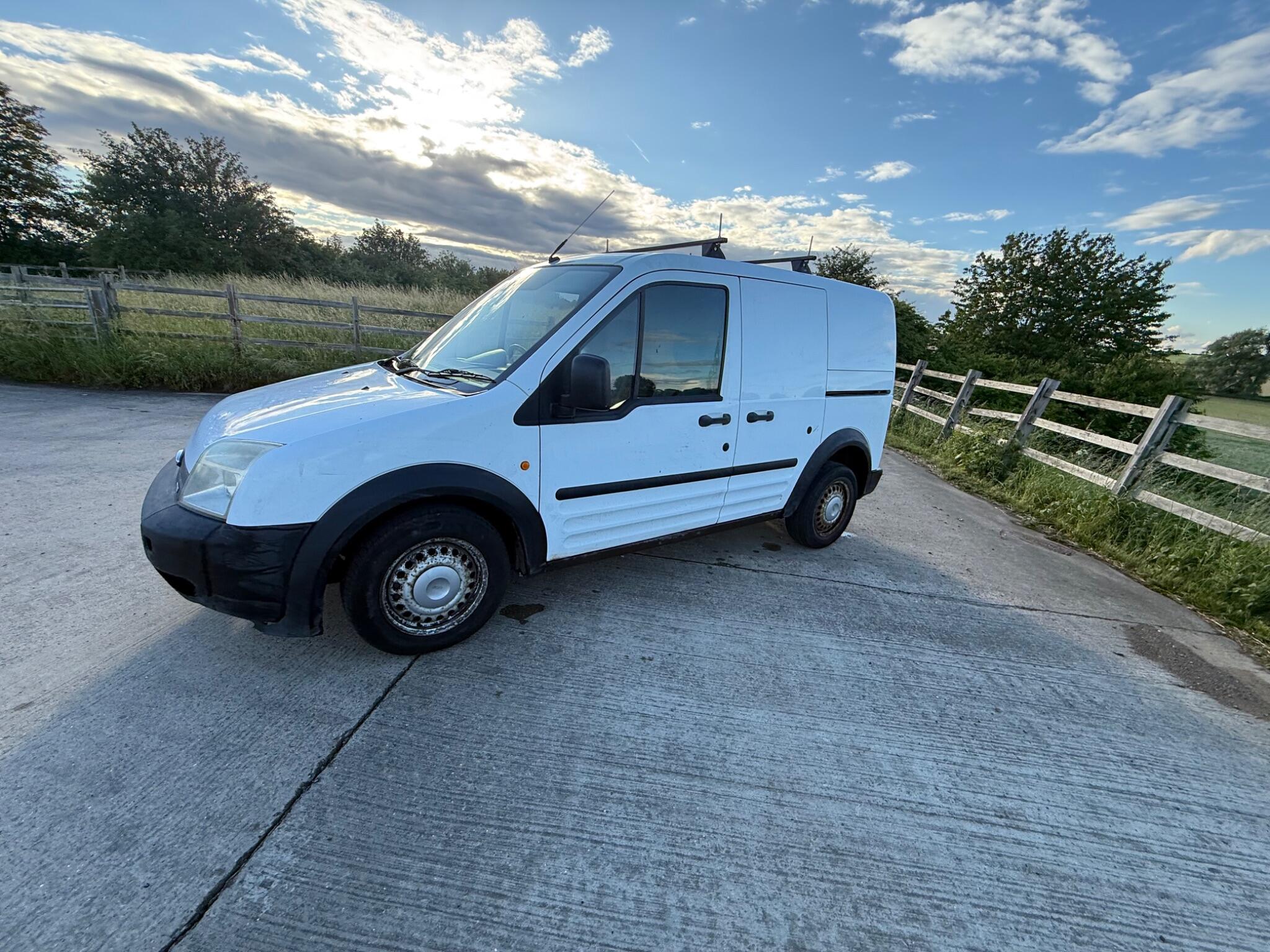Ford Transit Connect 1.8 TDCi T200 LX L1 H1 4dr — photo 56 of 86